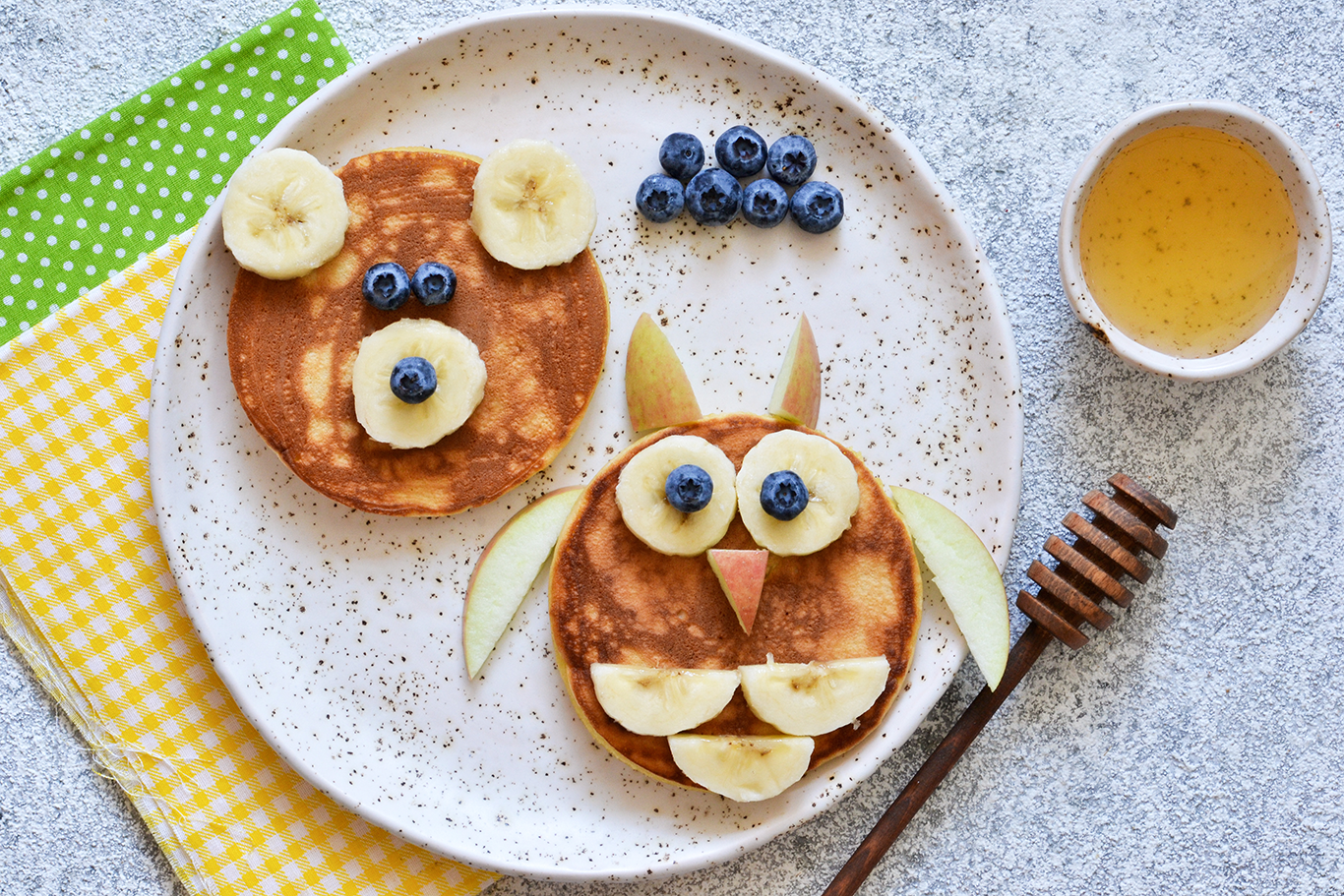 BERRY-BANANA POWERHOUSE PANCAKES